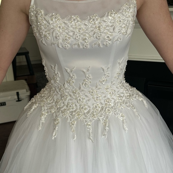 Elegant White Wedding Dress